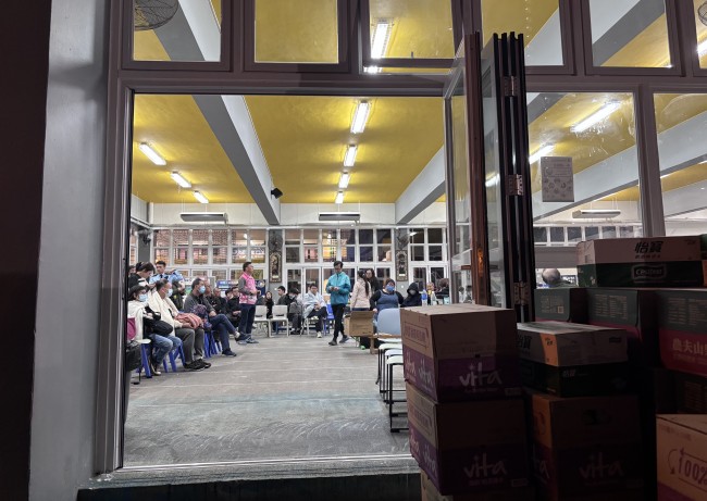 香港大埔火警至少出動35輛消防車 大火持續(xù)引發(fā)關(guān)注