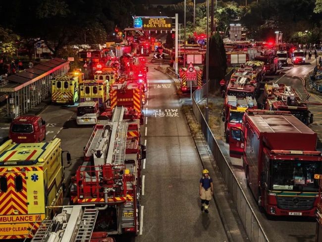 直击香港大埔火灾庇护中心 伤亡惨重救援紧张