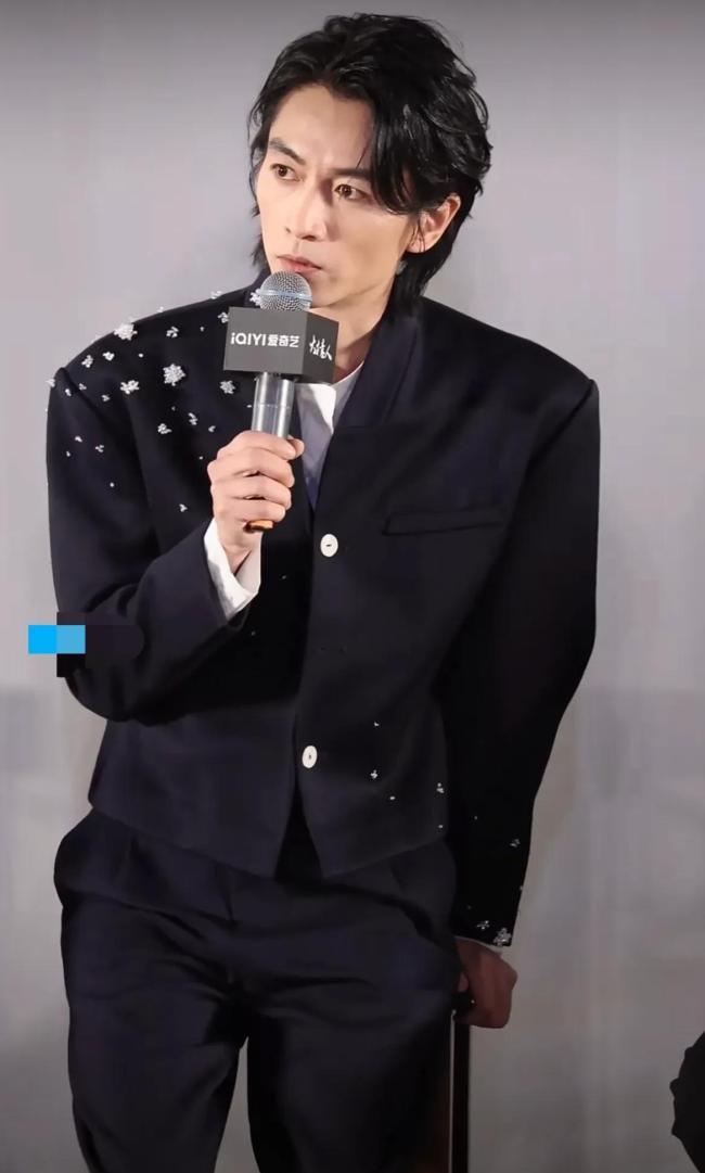 陳曉身高178體重只有100斤