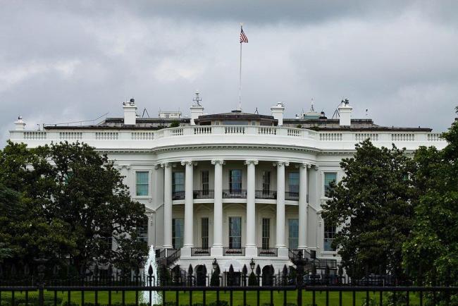 美國重新審查向阿富汗等19個國家公民發放的綠卡