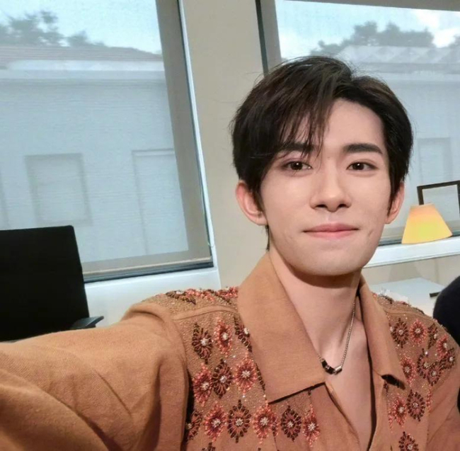 王晶稱易烊千璽演殘疾人拿獎比較容易 金雞獎男主角引爭議