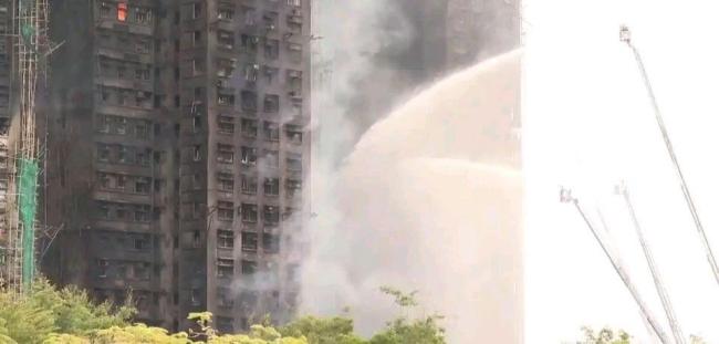 群众挤满村超球场捐款支援香港