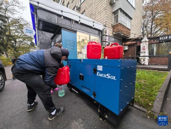 新華社記者基輔街頭偶遇烏軍士兵 疲憊與無奈交織