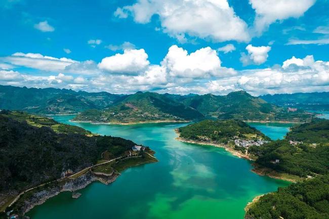 贵州成西南首个“市市通高铁”省份 交通发展助力经济增长