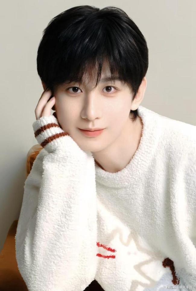 成毅捐赠100万 低调善举温暖人心