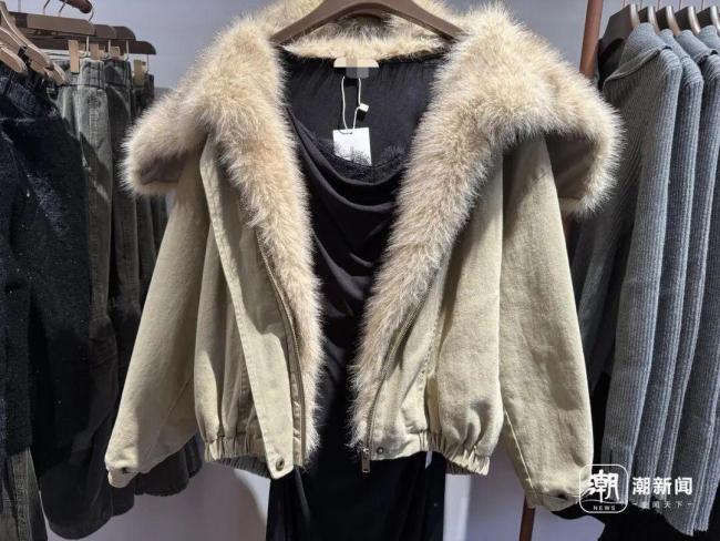 “一身塑料过冬”引热议 行走的塑料瓶