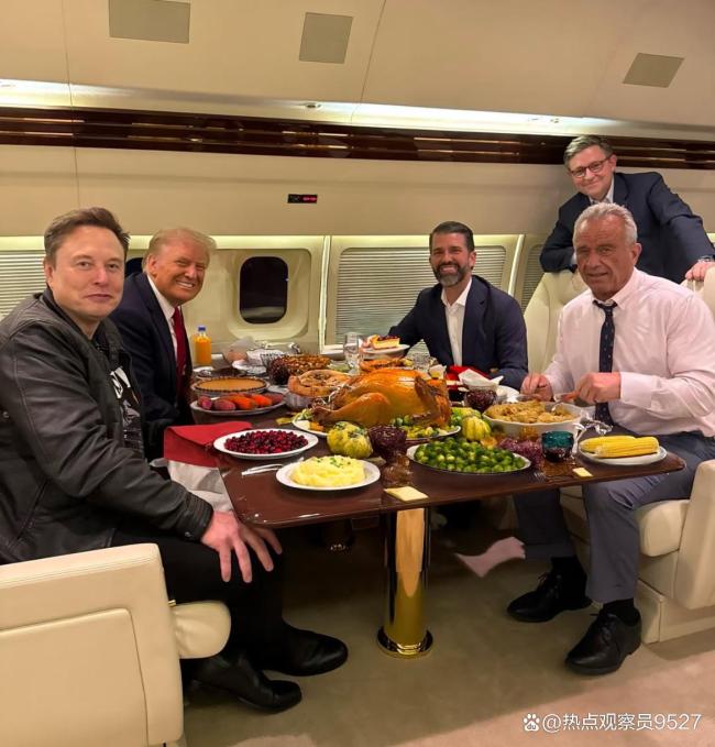 特朗普马斯克共进感恩节晚餐 短暂卸下锋芒