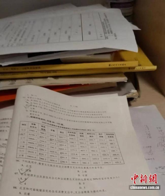 考公年龄放宽大龄考生紧急备考 打破35岁门槛