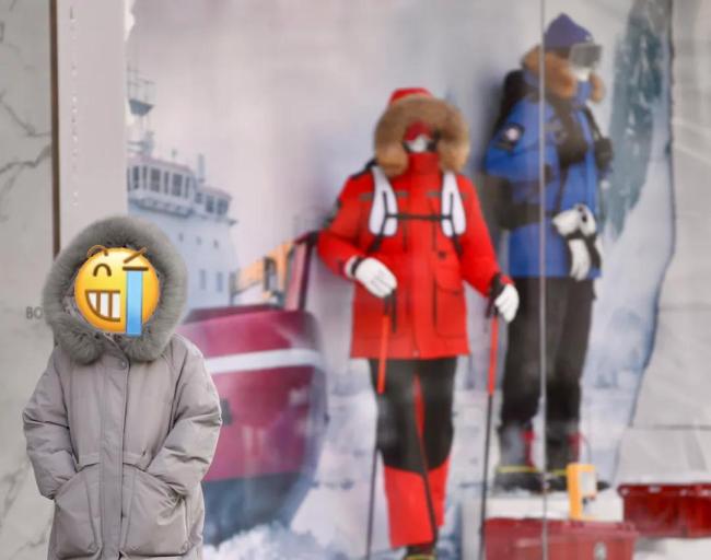 300元滑雪服被凍哭的年輕人焊身上了 都市打工人新寵
