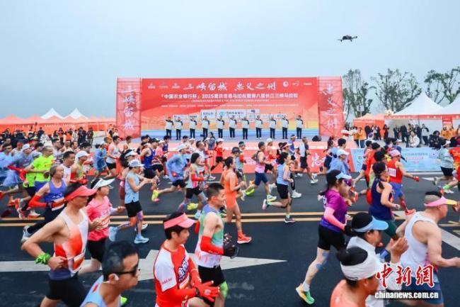 6000名选手畅跑长江三峡马拉松 丈量三峡之美