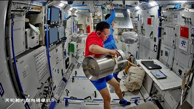 神舟二十一号乘组开展首次全系统压力应急演练