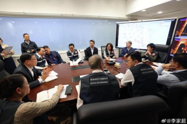 香港火灾失踪者亲友称照片难以辨认 身份确认艰难进行