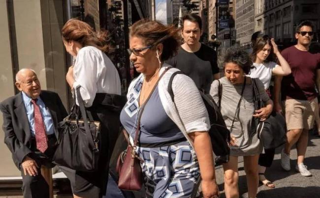 支持率下降特朗普痛骂拜登 经济政策遭质疑！