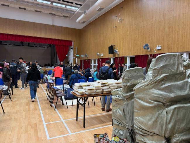 香港宏福苑大火中的“当事者”们 守望相助的力量