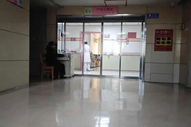 “家长质疑月嫂带娃出意外”后续 医院强化管理否认利益关联