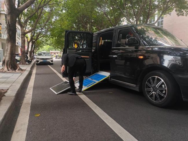 殘障人士多次投訴曹操禮帽專車,殘障人士打車如開“盲盒”