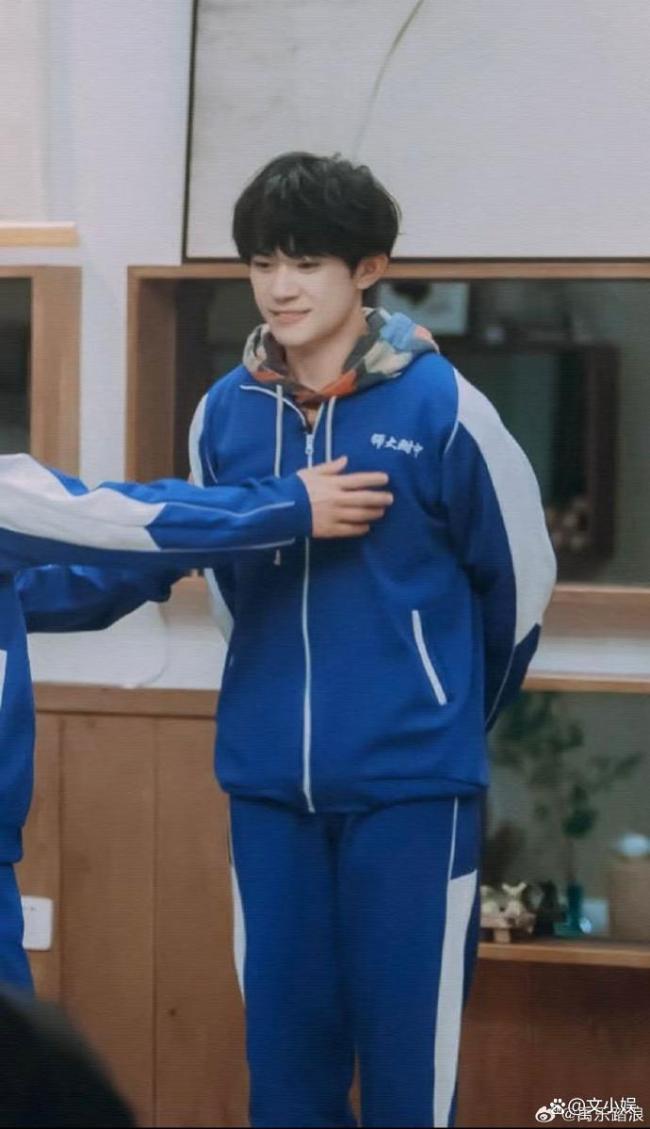 高中生回應(yīng)長得像易烊千璽 專注跳高拒絕浮躁標(biāo)簽