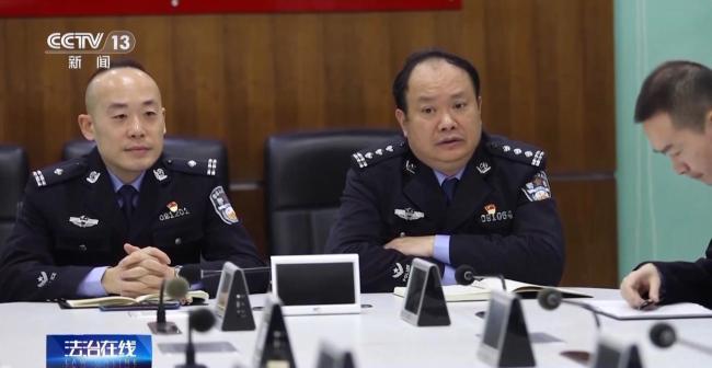 高额兼职变犯罪 厕所小广告牵出涉黄暗网