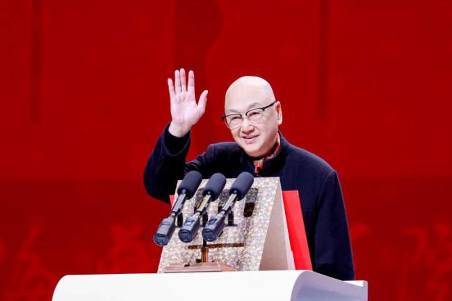 上戏建校80周年,马伊琍雷佳音回母校同台朗诵,于和伟作为毕业生代表发言 艺术薪火相传