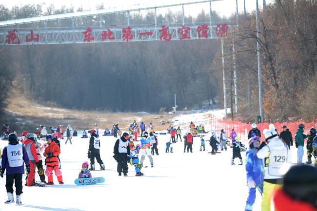 吉林新疆开启“雪假” 冰雪乐趣点燃冬日热情