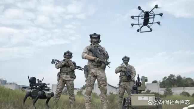 中国机器人哨兵站岗中印边境 科技守护和平