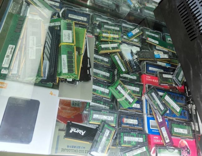 业内称未来手机电脑价格会疯涨 存储涨价引发供应链波动
