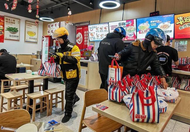 外卖大战两个季度三巨头烧钱近800亿 财报惨烈亏损加大