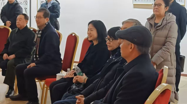 楊振寧去世后翁帆首次公開露面 懷念與新生