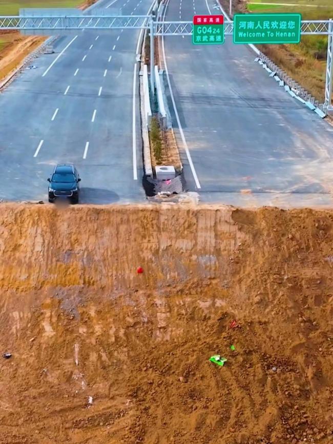 網(wǎng)民稱京武高速在河北境內(nèi)出現(xiàn)斷頭路 兩地動(dòng)工時(shí)間不同
