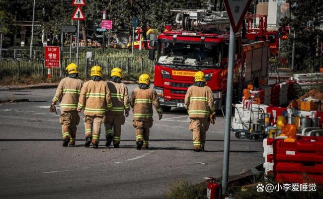 消防員21樓背下老人和小孩 生死時速顯英雄本色