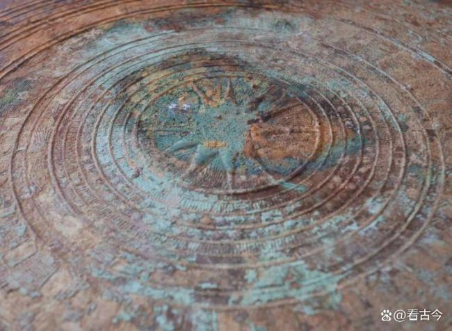 村民挖出千年銅鼓 竹林里的意外發(fā)現(xiàn)