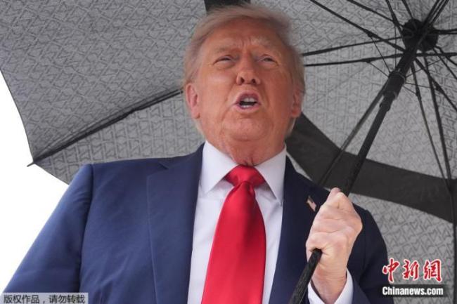 特朗普证实自己与马杜罗通话