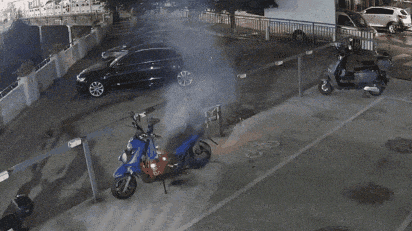 新舊國標(biāo)電動自行車燃燒對比差幾秒？