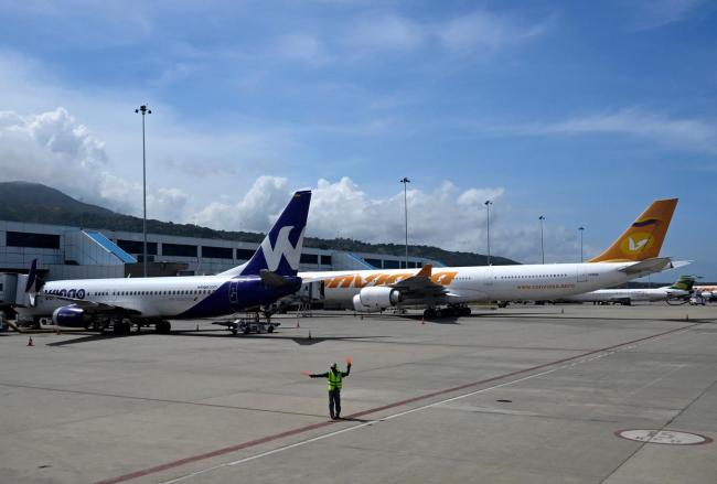 新华社记者委内瑞拉机场见闻 多方批评美国威胁言论