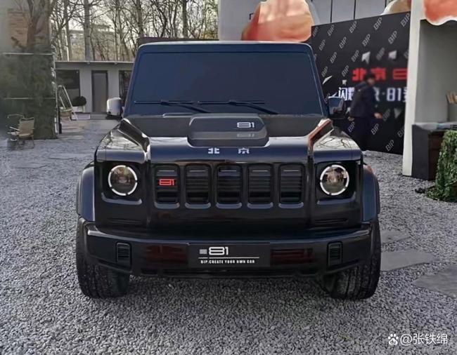 北京越野BJ81曝光，外观很方正硬朗，对开式后尾门 背挂胎 全新硬派SUV即将登场