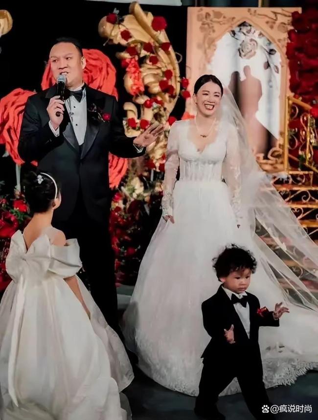 李嘉格与男友正脸合照