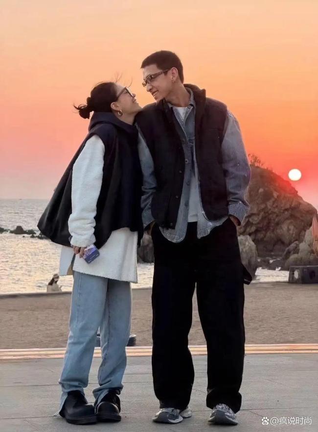 李嘉格与男友正脸合照 新恋情曝光幸福满满