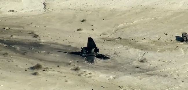 美军一F16战机坠毁 腾起巨大火球 飞行员安全弹射逃生