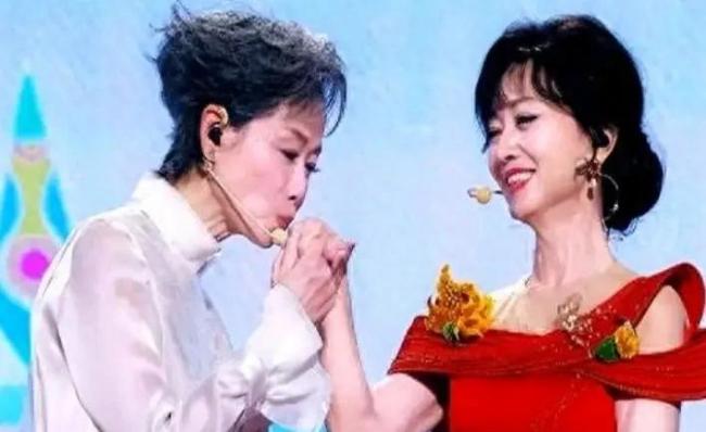 叶童说许仙是被白娘子蒙骗的