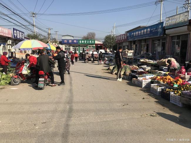 4億人次的曹洼大集憑什么火了 土味經濟里的消費密碼