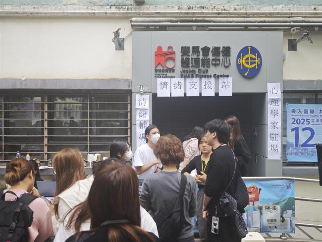 大火后的香港宏福苑 社区互助与重建希望