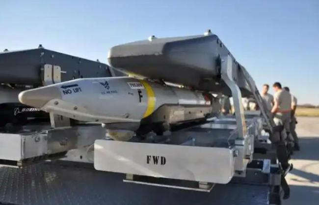 以称空袭黎南部真主党目标 未爆弹引发技术争夺