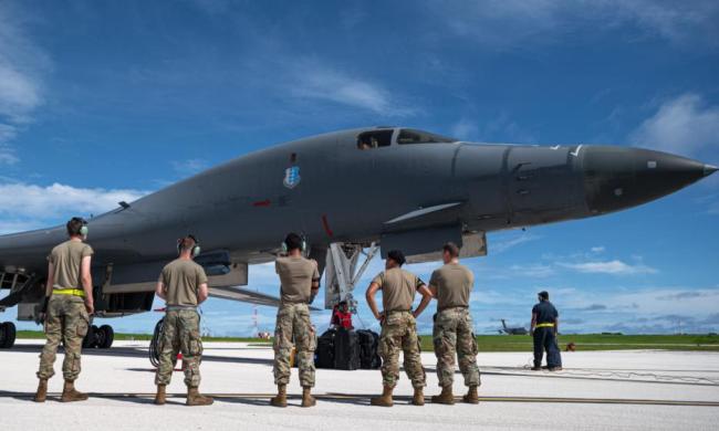 美军一F16战机坠毁 特技飞行队训练事故