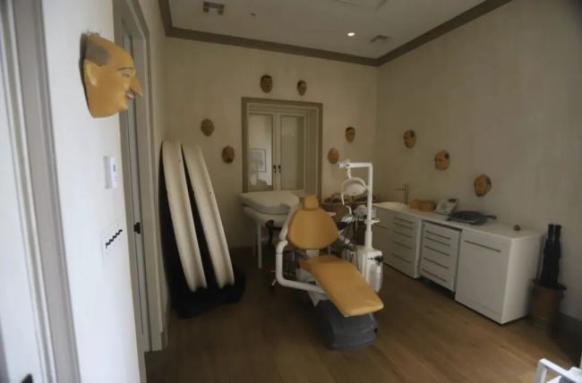 美媒:美国议员首次公开一批爱泼斯坦私人岛屿的照片与视频