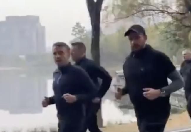 法國總統(tǒng)在成都晨跑