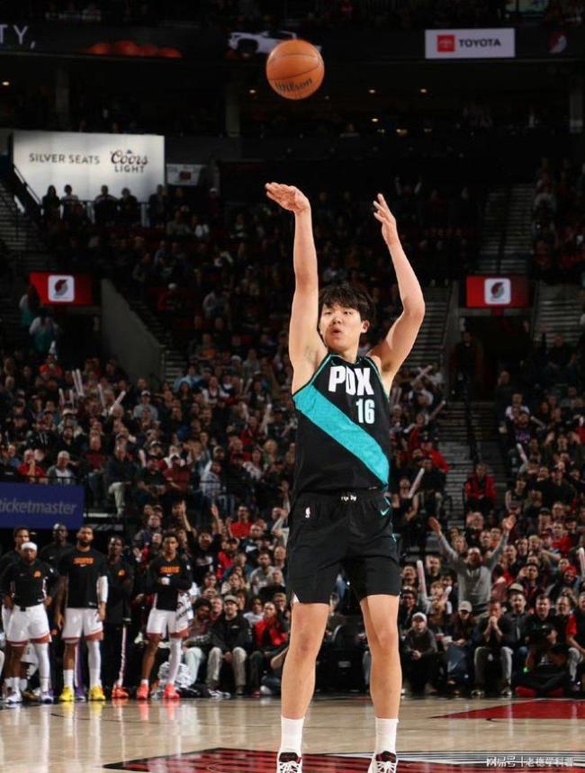 杨瀚森打破得分荒配资炒股交易网站，上场如同走形式主帅遭炮轰 进步明显未获重用