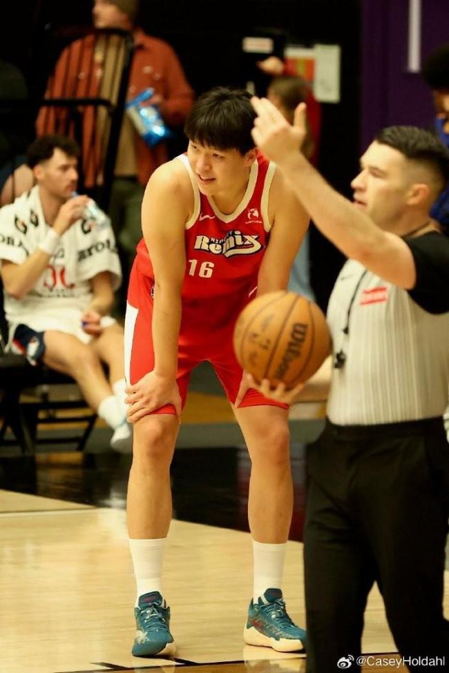 杨瀚森背靠背出战G联赛