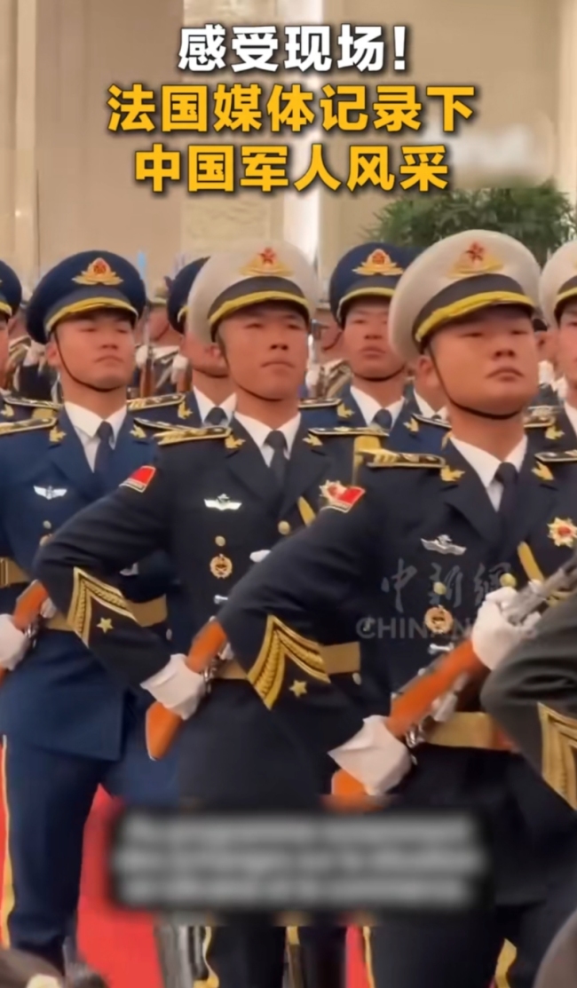 法国媒体记录下中国军人风采