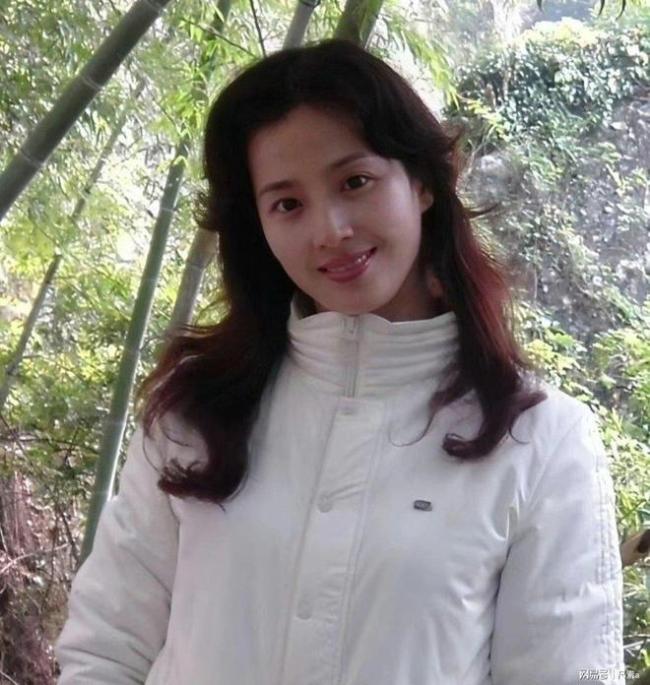 章泽天 刘亦菲妈妈年轻时候 两种不同类型的美丽