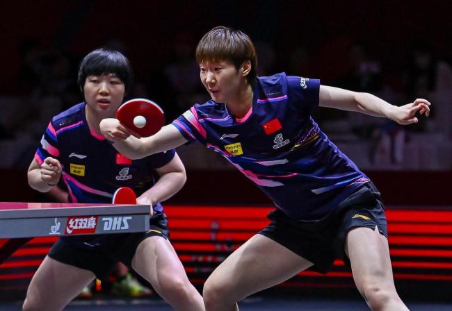 王楚钦孙颖莎这一球对手教练沉默了 默契与责任的体现